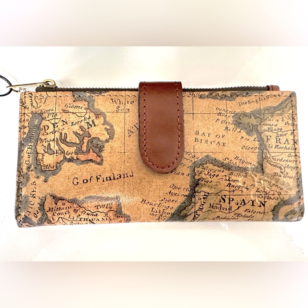 Patricia Nash Multicolor NIB
Nazari Leather RFID European Map Print Wall…